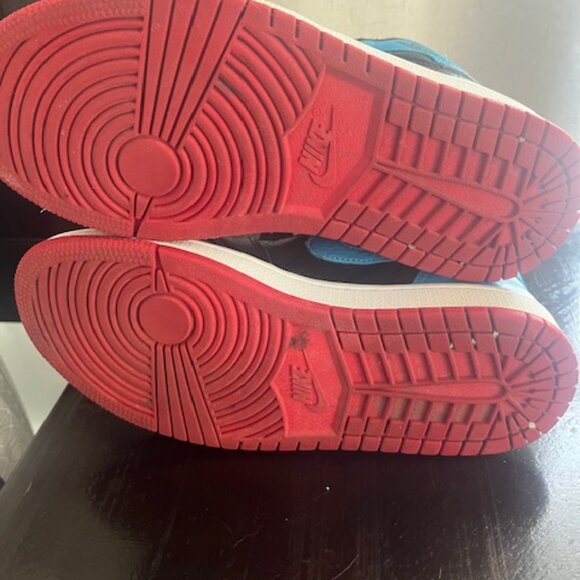 Jordan 1 Retro High Tops (Women's) - Picture 3 of 4